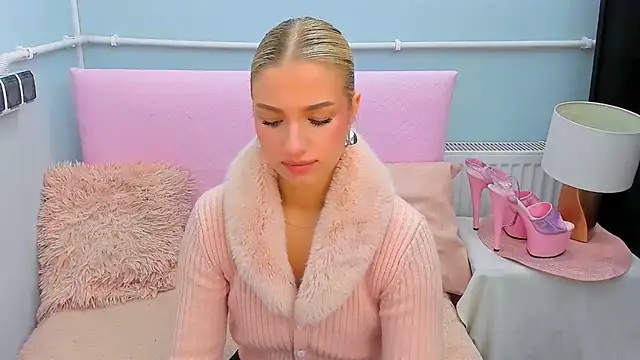 Snapshot of EvetteRose chatting on 10/15/25, 03:23 EvetteRose online show from 10/15/25, 03:23