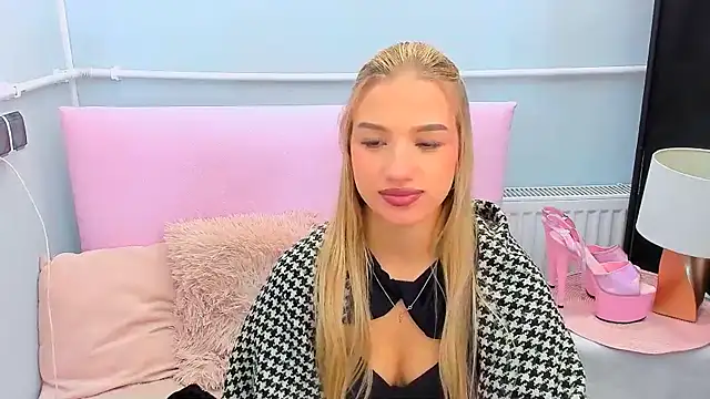 Snapshot of EvetteRose chatting on 10/25/25, 02:56 EvetteRose online show from 10/25/25, 02:56