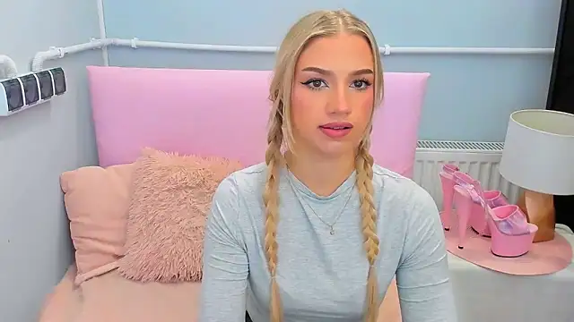 Snapshot of EvetteRose chatting on 10/28/25, 05:04 EvetteRose online show from 10/28/25, 05:04