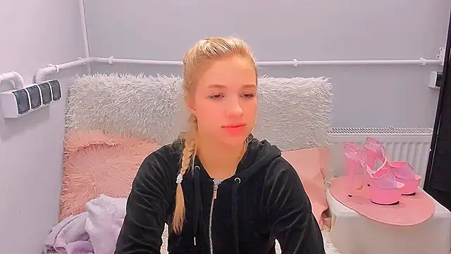 EvetteRose online show from 03/28/26, 06:18