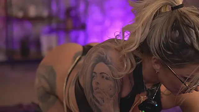 AlmaVelia online show from 10/02/25, 06:37