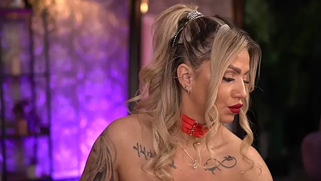 AlmaVelia online show from 10/18/25, 07:36