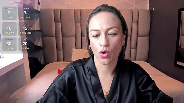 Charlot milf online show from 10/01/25, 12:00