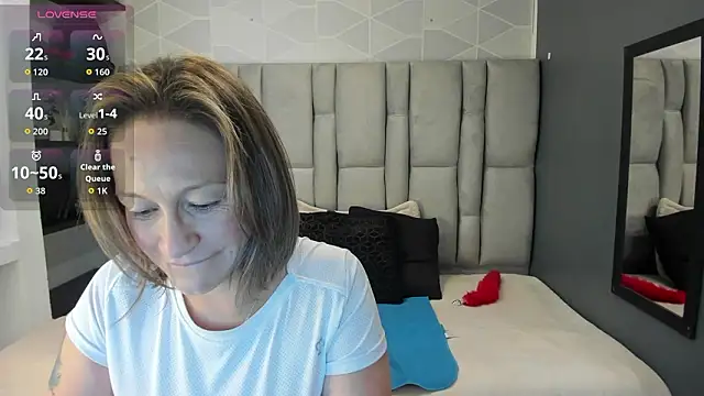 Charlot milf online show from 02/18/26, 12:01