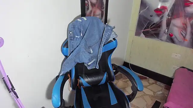 Snapshot of miaa_scott7 chatting on 10/31/25, 12:28 miaa scott7 online show from 10/31/25, 12:28