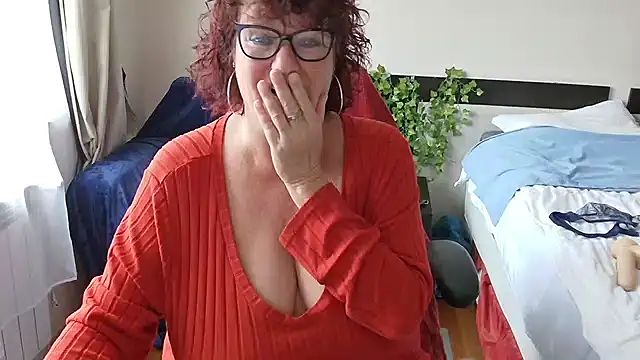 Snapshot of -Curvy- chatting on 11/19/25, 09:09 -Curvy- online show from 11/19/25, 09:09