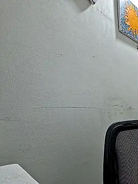 Snapshot of channell0 chatting on 10/31/25, 06:47 channell0 online show from 10/31/25, 06:47