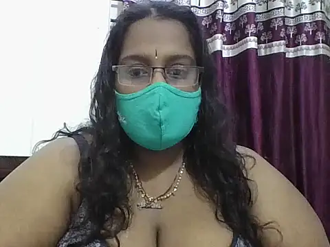 Snapshot of Reena-gowda chatting on 09/09/25, 06:18 Reena-gowda online show from 09/09/25, 06:18