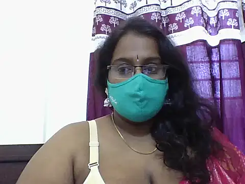 Snapshot of Reena-gowda chatting on 09/14/25, 02:33 Reena-gowda online show from 09/14/25, 02:33