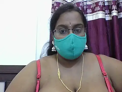 Snapshot of Reena-gowda chatting on 09/21/25, 12:51 Reena-gowda online show from 09/21/25, 12:51
