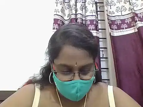 Snapshot of Reena-gowda chatting on 09/22/25, 01:02 Reena-gowda online show from 09/22/25, 01:02