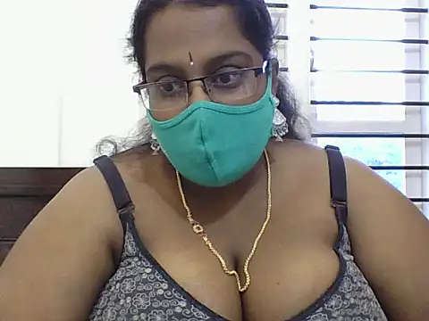 Snapshot of Reena-gowda chatting on 09/25/25, 02:37 Reena-gowda online show from 09/25/25, 02:37