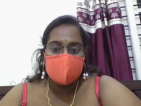 Snapshot of Reena-gowda chatting on 10/06/25, 04:59 Reena-gowda online show from 10/06/25, 04:59