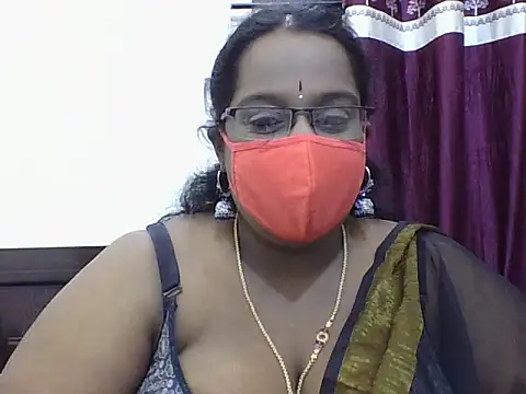 Snapshot of Reena-gowda chatting on 10/07/25, 06:38 Reena-gowda online show from 10/07/25, 06:38