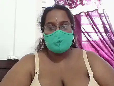 Snapshot of Reena-gowda chatting on 10/11/25, 09:30 Reena-gowda online show from 10/11/25, 09:30