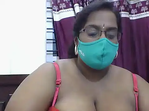 Snapshot of Reena-gowda chatting on 10/12/25, 05:45 Reena-gowda online show from 10/12/25, 05:45
