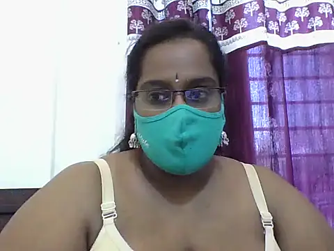 Snapshot of Reena-gowda chatting on 10/13/25, 06:46 Reena-gowda online show from 10/13/25, 06:46