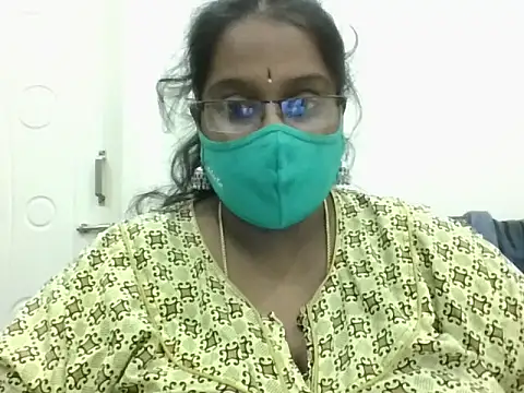 Snapshot of Reena-gowda chatting on 10/24/25, 07:54 Reena-gowda online show from 10/24/25, 07:54