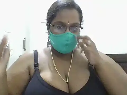 Snapshot of Reena-gowda chatting on 10/25/25, 01:40 Reena-gowda online show from 10/25/25, 01:40