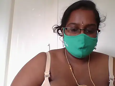 Snapshot of Reena-gowda chatting on 10/30/25, 10:06 Reena-gowda online show from 10/30/25, 10:06
