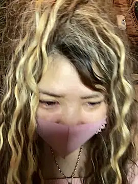 Snapshot of xoxLILxMELOxox chatting on 11/02/25, 04:31 xoxLILxMELOxox online show from 11/02/25, 04:31