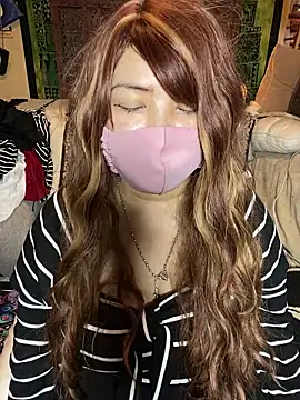 Snapshot of xoxLILxMELOxox chatting on 11/04/25, 01:43 xoxLILxMELOxox online show from 11/04/25, 01:43