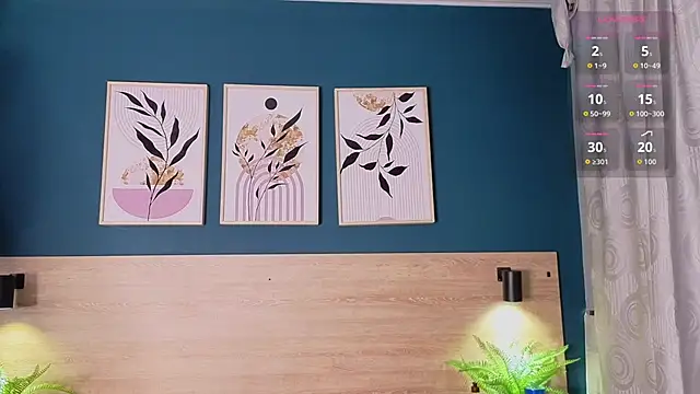 Snapshot of SarahMiler_ chatting on 09/09/25, 12:05 SarahMiler online show from 09/09/25, 12:05