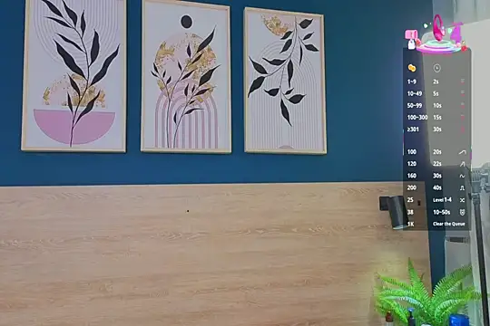 Snapshot of SarahMiler_ chatting on 10/01/25, 11:49 SarahMiler online show from 10/01/25, 11:49