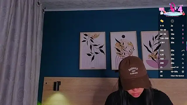 Snapshot of SarahMiler_ chatting on 10/08/25, 11:52 SarahMiler online show from 10/08/25, 11:52