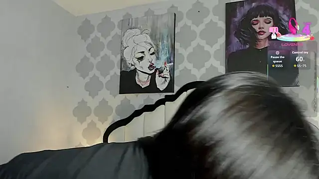 Snapshot of SarahMiler_ chatting on 10/27/25, 08:02 SarahMiler online show from 10/27/25, 08:02