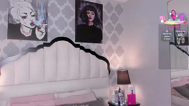 Snapshot of SarahMiler_ chatting on 10/28/25, 07:49 SarahMiler online show from 10/28/25, 07:49