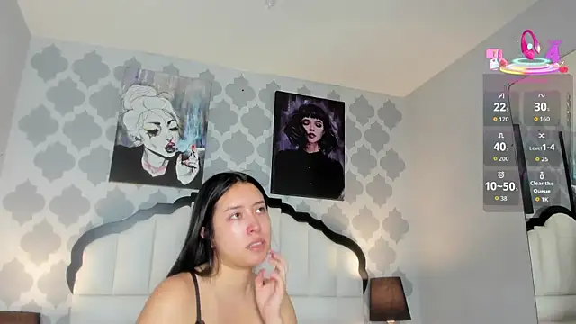 Snapshot of SarahMiler_ chatting on 10/31/25, 07:48 SarahMiler online show from 10/31/25, 07:48