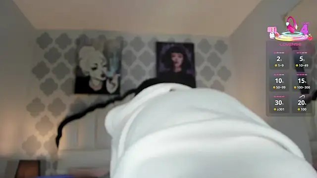 Snapshot of SarahMiler_ chatting on 11/03/25, 07:48 SarahMiler online show from 11/03/25, 07:48