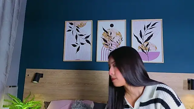 Snapshot of SarahMiler_ chatting on 11/17/25, 07:41 SarahMiler online show from 11/17/25, 07:41