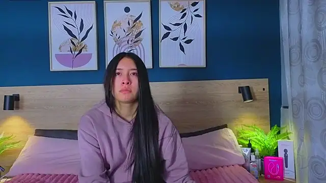 Snapshot of SarahMiler_ chatting on 11/24/25, 01:22 SarahMiler online show from 11/24/25, 01:22