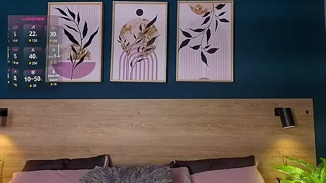 Snapshot of SarahMiler_ chatting on 11/28/25, 10:12 SarahMiler online show from 11/28/25, 10:12