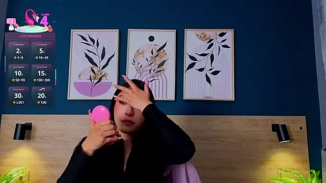 Snapshot of SarahMiler_ chatting on 12/03/25, 07:34 SarahMiler online show from 12/03/25, 07:34