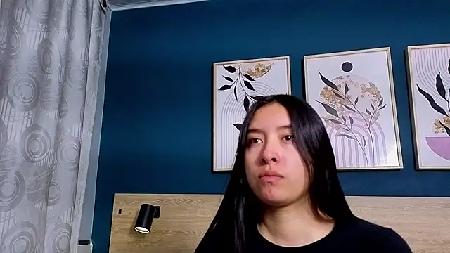 Snapshot of SarahMiler_ chatting on 12/05/25, 07:43 SarahMiler online show from 12/05/25, 07:43