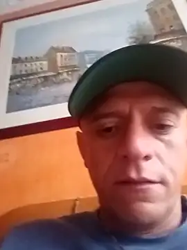 Snapshot of leon8013A chatting on 09/15/25, 11:54 leon8013A online show from 09/15/25, 11:54