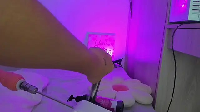 Snapshot of Eva_cutte chatting on 09/10/25, 11:54 Eva cutte online show from 09/10/25, 11:54