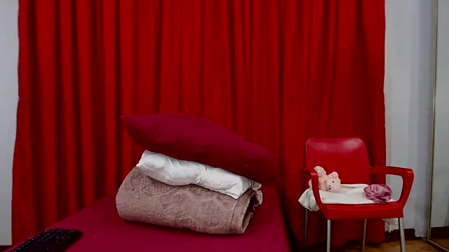 Snapshot of SexyBustyBoobs chatting on 10/28/25, 04:05 SexyBustyBoobs online show from 10/28/25, 04:05