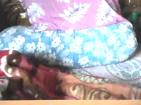 Snapshot of darkbluemoon chatting on 12/22/25, 05:04 darkbluemoon online show from 12/22/25, 05:04