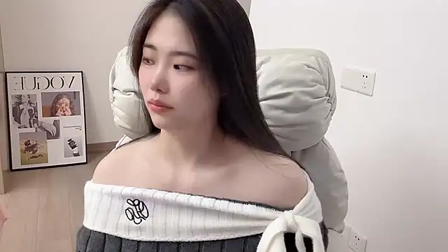 suki-1 online show from 11/30/25, 07:56