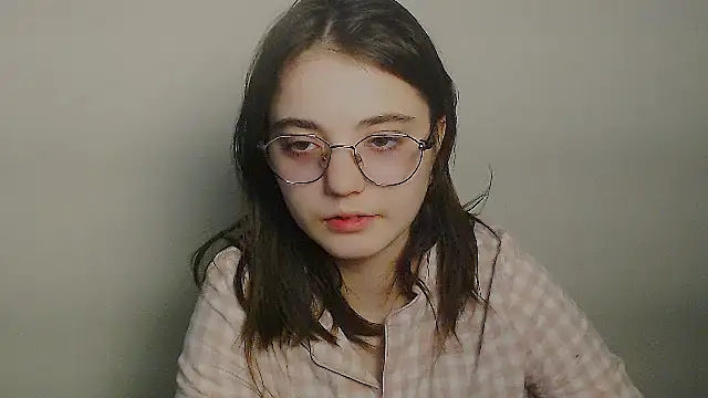 Snapshot of Sun_Shine__ chatting on 04/19/26, 06:10 Sun Shine online show from 04/19/26, 06:10