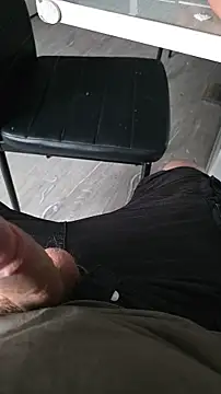 Snapshot of lollipop882 chatting on 09/21/25, 11:45 lollipop882 online show from 09/21/25, 11:45