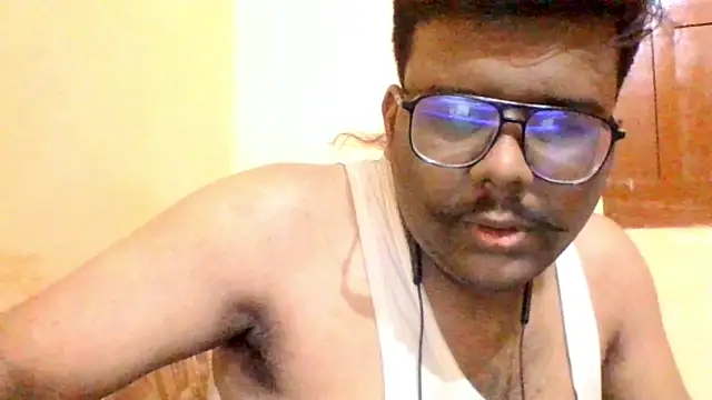 Snapshot of brownbear6 chatting on 10/17/25, 02:52 brownbear6 online show from 10/17/25, 02:52