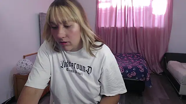 Snapshot of Aiimee_hills chatting on 09/15/25, 10:21 Aiimee hills online show from 09/15/25, 10:21