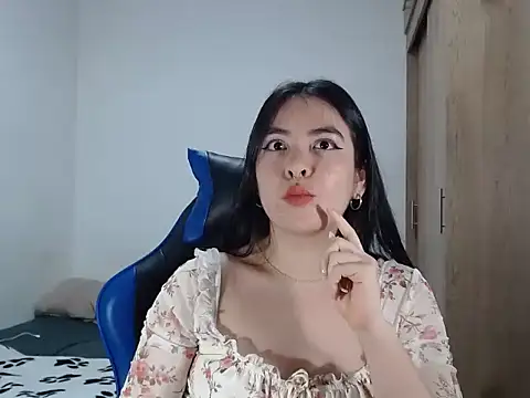 EloiseJun online show from 09/17/25, 08:54