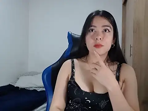 EloiseJun online show from 10/02/25, 01:23