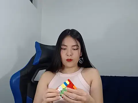 EloiseJun online show from 10/26/25, 10:36